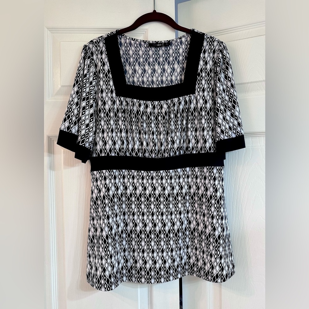 East 5th Women’s Blouse, Geometric Pattern, Size Large